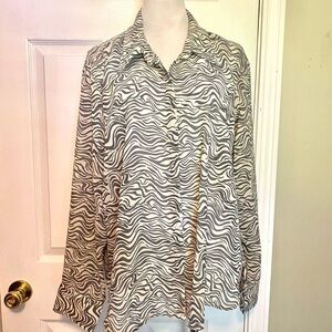 Abercrombie & Fitch Black and White Artsy Button Front Blouse with Collar